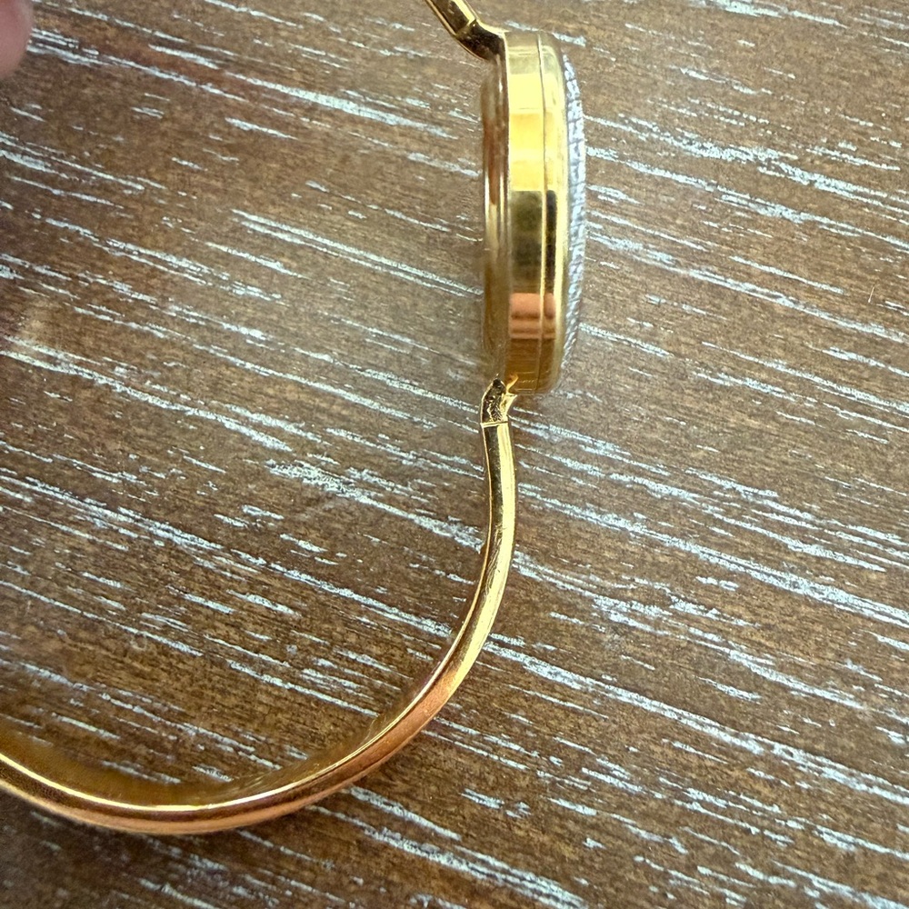 Gucci Women's Gold Watch with Colorful Bezels - Picture 15 of 16